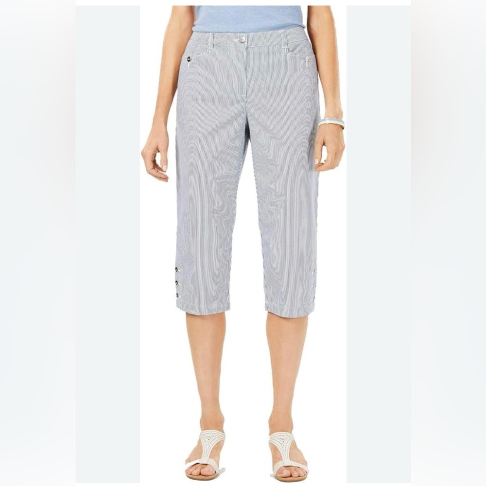 Karen Scott women’s size 22W stretch waistband capri pants white/blue‎ striped